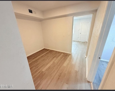 5658 Dailey Avenue - Photo Thumbnail 9