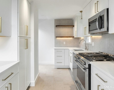 124 Minturn Place - Photo Thumbnail 3