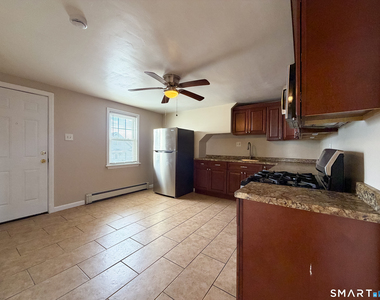 317 Lincoln Avenue - Photo Thumbnail 2