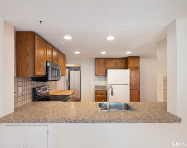 4 Yale Street - Photo Thumbnail 8