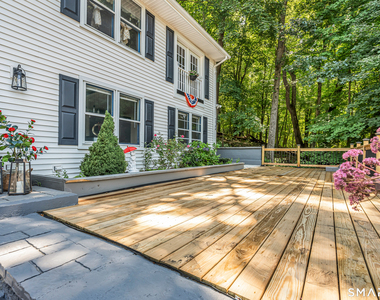 112 Woodbine Street - Photo Thumbnail 2