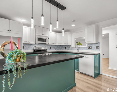 112 Woodbine Street - Photo Thumbnail 11