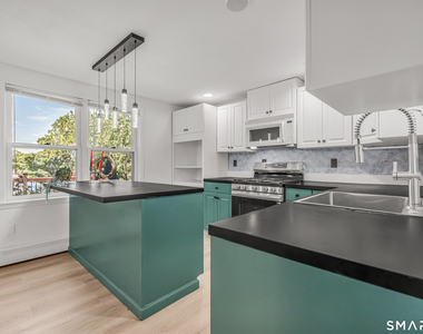 112 Woodbine Street - Photo Thumbnail 12