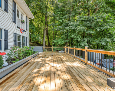 112 Woodbine Street - Photo Thumbnail 4