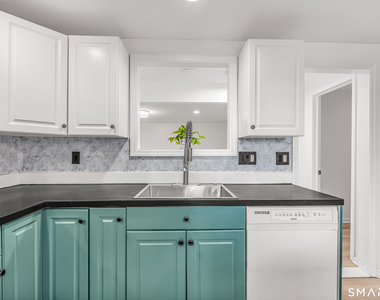 112 Woodbine Street - Photo Thumbnail 14