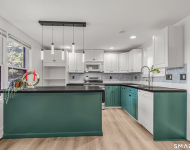 112 Woodbine Street - Photo Thumbnail 10