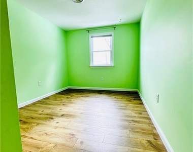 80 Nicholas Drive - Photo Thumbnail 8