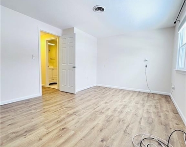 80 Nicholas Drive - Photo Thumbnail 6