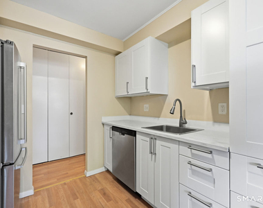 889 Farmington Avenue - Photo Thumbnail 22