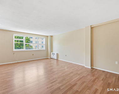 889 Farmington Avenue - Photo Thumbnail 11