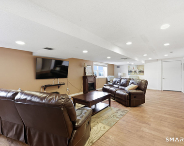 889 Farmington Avenue - Photo Thumbnail 6