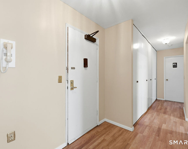 889 Farmington Avenue - Photo Thumbnail 24