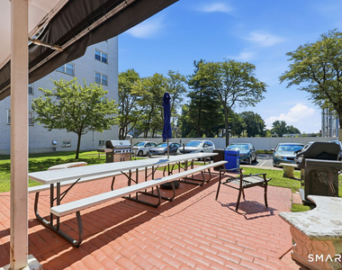 889 Farmington Avenue - Photo Thumbnail 9