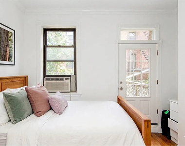 342 East 55th Street - Photo Thumbnail 3