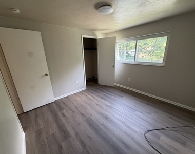 106 Kifer Road - Photo Thumbnail 5