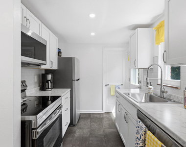 5183 Fieldcrest Drive - Photo Thumbnail 9