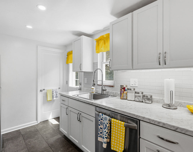 5183 Fieldcrest Drive - Photo Thumbnail 8