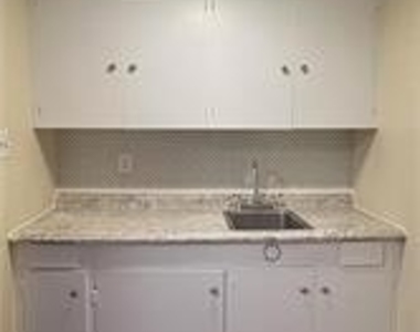 318 W Pearl Street - Photo Thumbnail 3