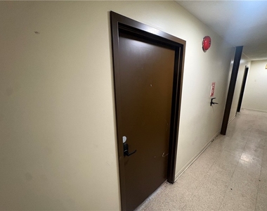 570 Miller Ave - Photo Thumbnail 8