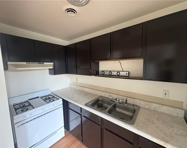 570 Miller Ave - Photo Thumbnail 4