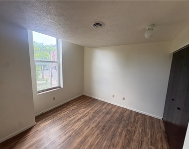570 Miller Ave - Photo Thumbnail 7