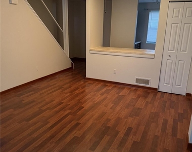 210 Woodhaven Dr - Photo Thumbnail 4