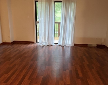 210 Woodhaven Dr - Photo Thumbnail 3
