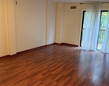 210 Woodhaven Dr - Photo Thumbnail 2