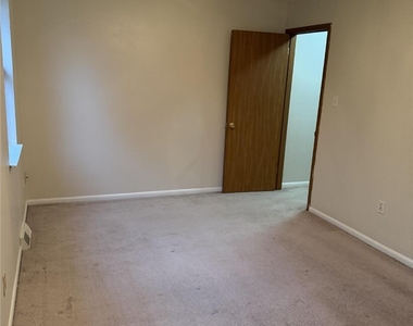 210 Woodhaven Dr - Photo Thumbnail 9