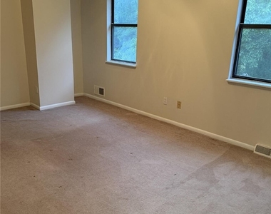 210 Woodhaven Dr - Photo Thumbnail 10