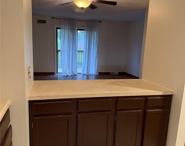 210 Woodhaven Dr - Photo Thumbnail 8