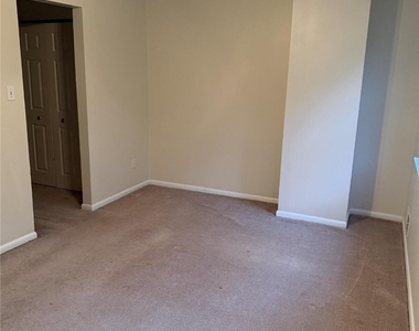 210 Woodhaven Dr - Photo Thumbnail 11