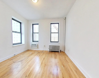 East 76th  Street - Photo Thumbnail 3