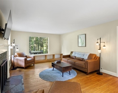 485 Oakridge Drive - Photo Thumbnail 5