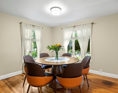 485 Oakridge Drive - Photo Thumbnail 8