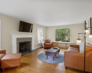 485 Oakridge Drive - Photo Thumbnail 4