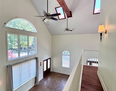 762 Columbus Parkway - Photo Thumbnail 18