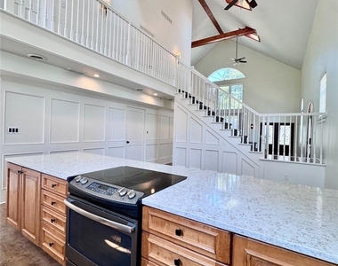 762 Columbus Parkway - Photo Thumbnail 10
