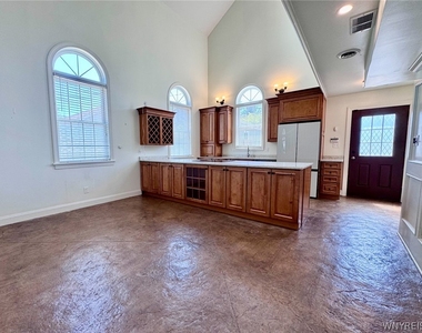 762 Columbus Parkway - Photo Thumbnail 7