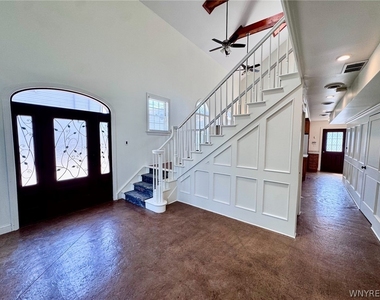 762 Columbus Parkway - Photo Thumbnail 2