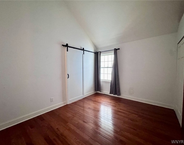 762 Columbus Parkway - Photo Thumbnail 20
