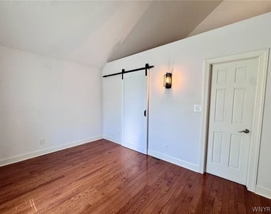 762 Columbus Parkway - Photo Thumbnail 23