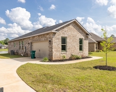 112 Gwendolyn Avenue - Photo Thumbnail 1