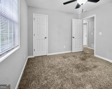 555 Browning Circle - Photo Thumbnail 11