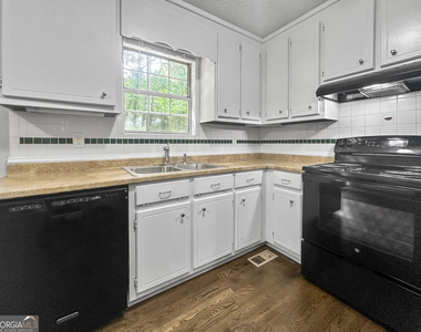 555 Browning Circle - Photo Thumbnail 5