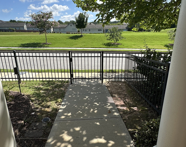 882 Westmoreland Circle Nw - Photo Thumbnail 2