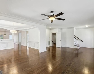 2108 Nw Main Street Nw - Photo Thumbnail 4