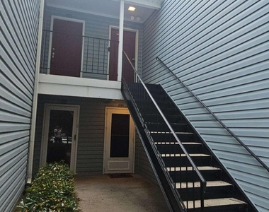 113 Hampshire Court - Photo Thumbnail 3