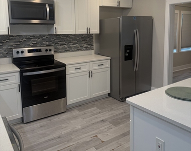 1272 Westridge Road Sw - Photo Thumbnail 3