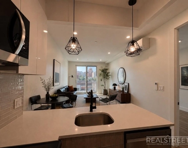 417 Rutland Road - Photo Thumbnail 2